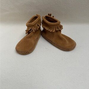 NWOT MINNETONKA MOCCASINS. Suede with fringe